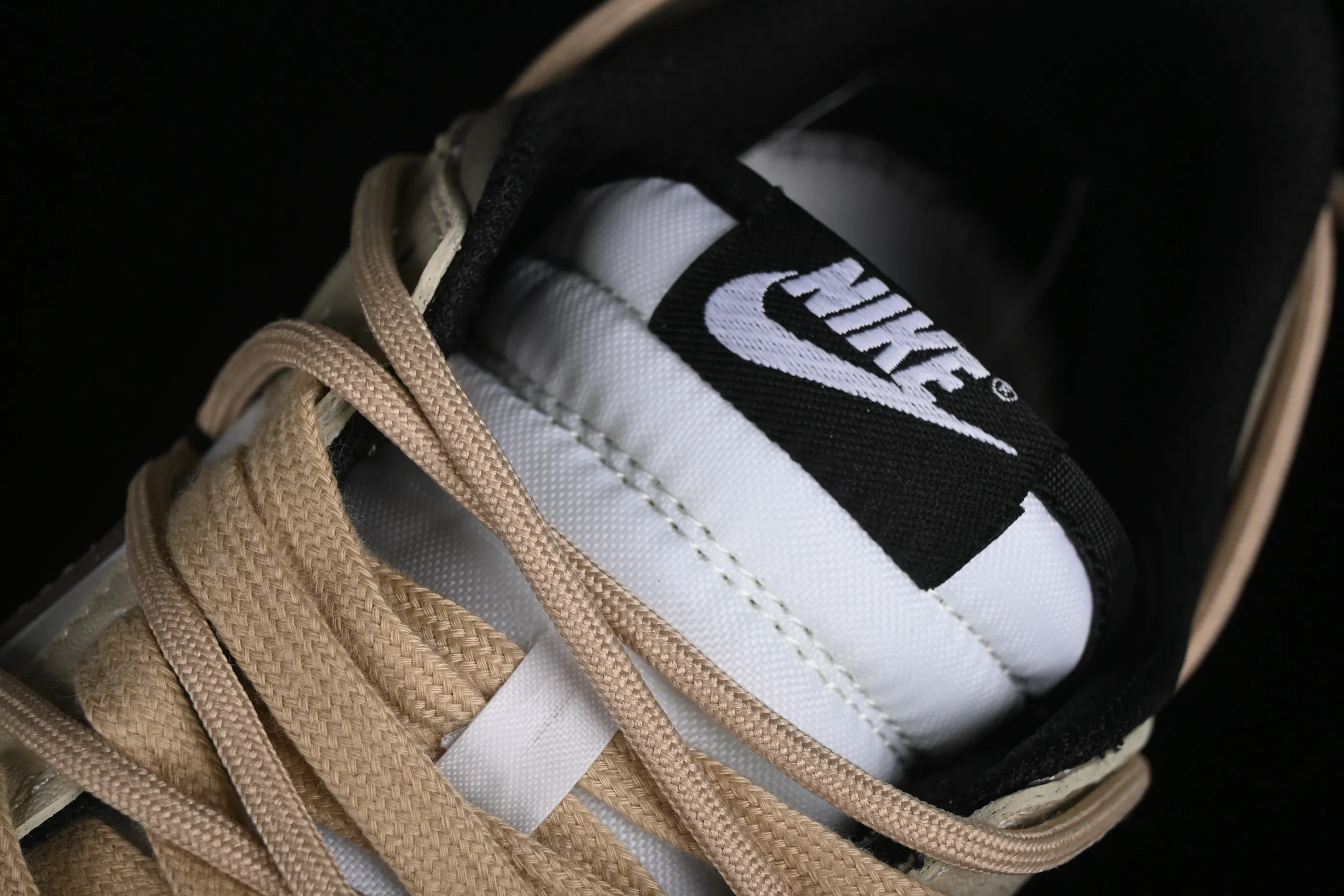 All Categories Nk SB Dunk Series Nk SB Dunk Low Low-top sneakers Nk Dunk Low Panda Prank Summer Theme Love Khaki Pudding Milk Tea SB Strappy Low-top Casual Shoes CW1590-100